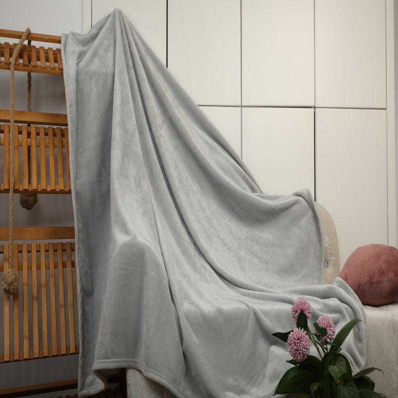 Double-sided flannel blanket